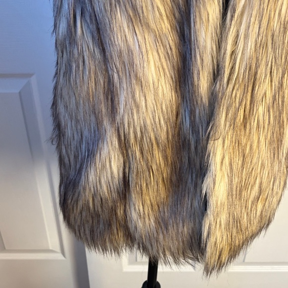 Full Tilt Faux Fur Lined Vest in Brown and Cream size medium - Picture 2 of 14